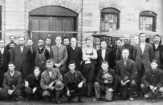 1915 employees
